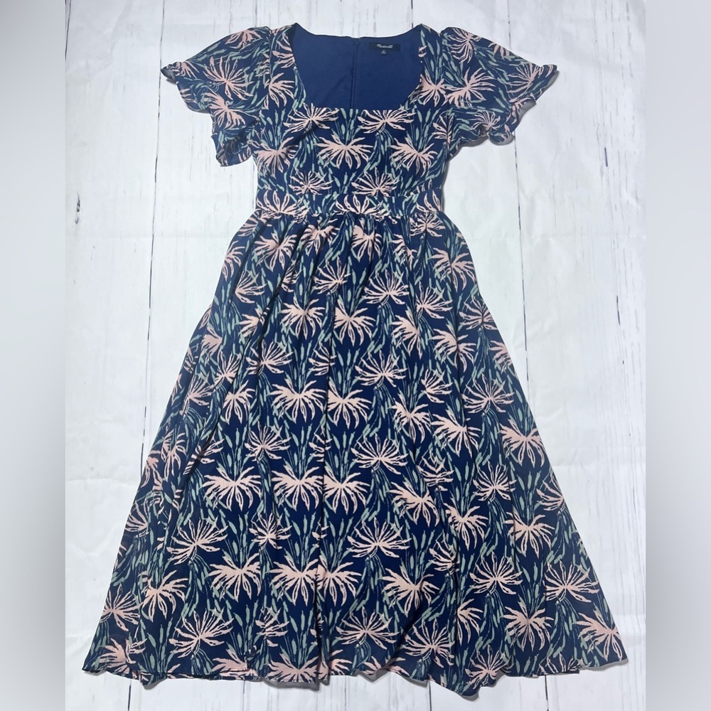 Madewell - Midi Dress in Oasis Palm - Picture 5 of 8